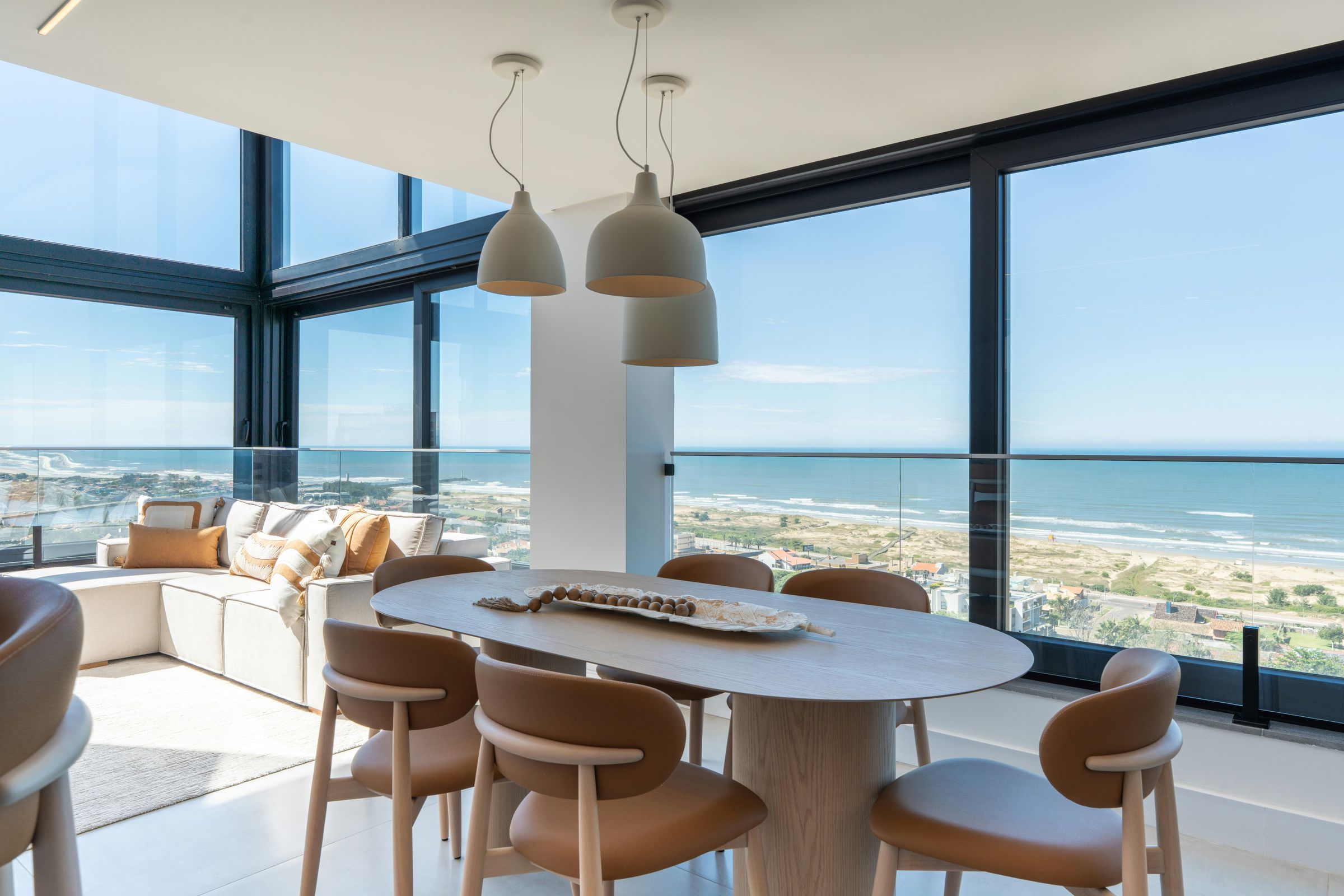 Sala com vista sobre o mar — Apartamento Foz, Porto.